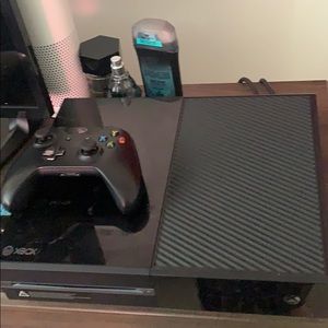 Xbox one with day one 2013 Controller.